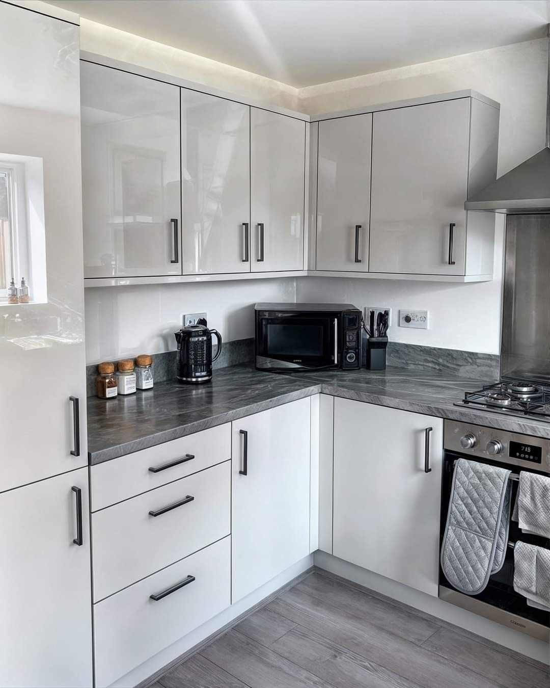 Two-Tone Wall & Base Cabinets